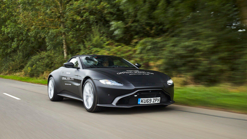 Illustration for article titled The 2020 Aston Martin Vantage Roadster Should Amplify Its Glorious 503 HP AMG V8